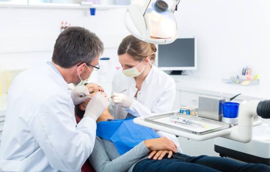 TRADE y trabajador de clinica dental_img