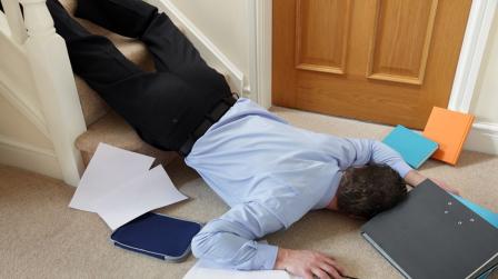 Caida trabajador casa