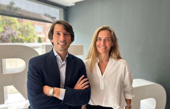 Cristina Camarero y Victor Artola_nombramiento socio 2023_img