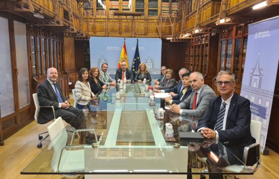 Firma-acuerdo-Comisión-de-Retribuciones_Justicia_img
