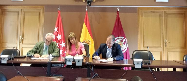 De izq a dcha Juan Pujol Begoña Gómez y Luis Martín