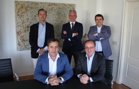 Los socios de Club Legal –Enrique Sanz, Rodrigo Deza, Celso Cañizares y Cristian Gómez– junto a Fernando Ramos, fundador de DPO&