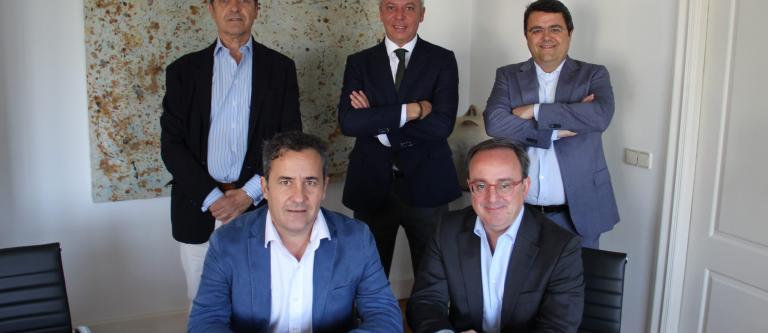 Los socios de Club Legal –Enrique Sanz, Rodrigo Deza, Celso Cañizares y Cristian Gómez– junto a Fernando Ramos, fundador de DPO&