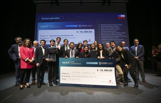 Foto ganadores MOOT Universidad de Chile_img