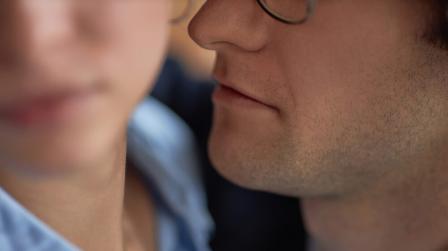 Jurisprudencia sobre acoso laboral y beso no consentido_img