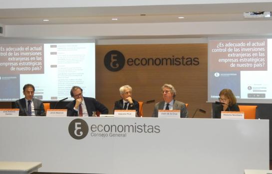 Foto coloquio CGE_sobre el control de las inversiones extranjeras en las empresas_img