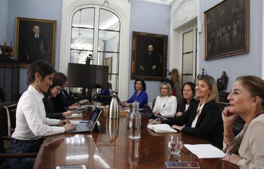 Reunión del Consejo Asesor de la nueva sección de Infancia y Adolescencia del ICAM, presidida por Ana Caballero, con la participación de la vicedecana Isabel Winkels_img