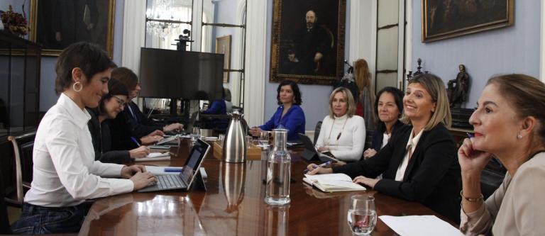 Reunión del Consejo Asesor de la nueva sección de Infancia y Adolescencia del ICAM, presidida por Ana Caballero, con la participación de la vicedecana Isabel Winkels_img
