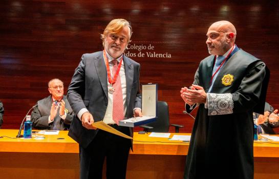 Vicente Domínguez recibe la distinción de San Raimundo_img