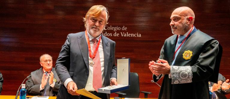 Vicente Domínguez recibe la distinción de San Raimundo_img