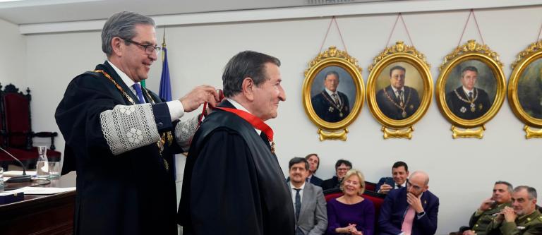 Medalla a Manuel Ramirez ICA Granada_img