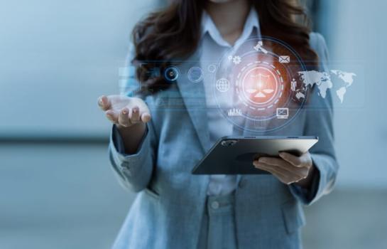 Persona de justicia tecnológico_img