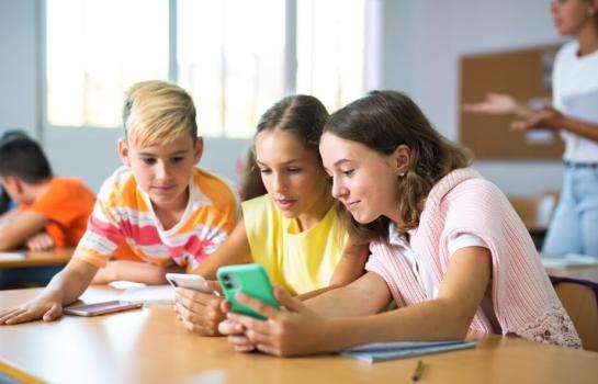 Informe de la AEPD sobre patrones adictivos de menores a internet_img