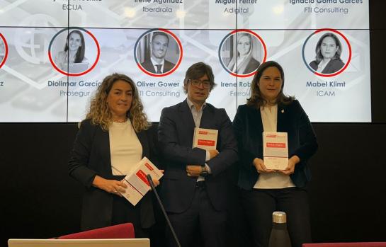 Memento Derecho Digital Lefebvre (Susana Izquierdo, directora de Redacción de Lefebvre; Alejandro Touriño, Managing Partner de ECIJA, y Mabel Klimt, Socia Directora en ELZABURU)