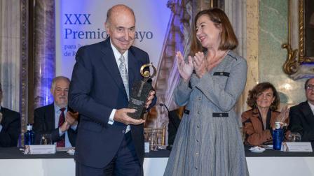 Miquel Roca y el Premio Pelayo_img