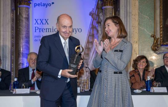 Miquel Roca y el Premio Pelayo_img