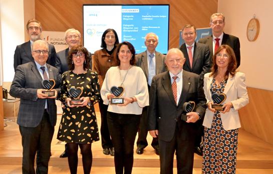 Imagen de Premiados y ponentes Premios \\\\\\\’Cerca de los que están cerca\\\\\\\’ 2024 Notariado_img