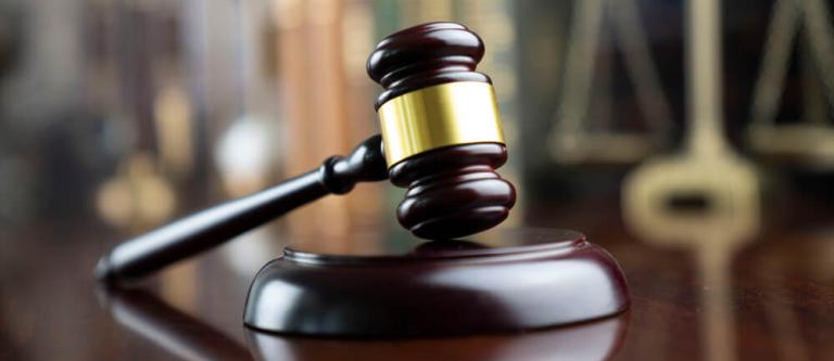 Maltratador condenado y visitas a su hijo menor_img