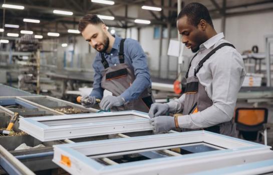 Trabajadores y subida del SMI acuerdo para 2025_img