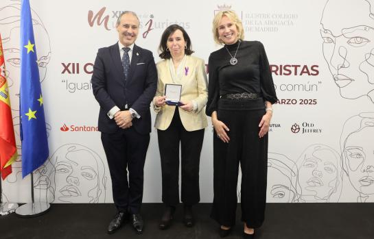 María Emilia Casas recibe la Medalla del ICAM