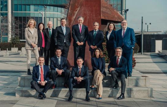 Socios Elzaburu estatua chambers_img