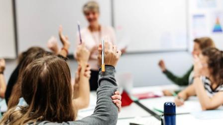 Readmisión de profesora_img