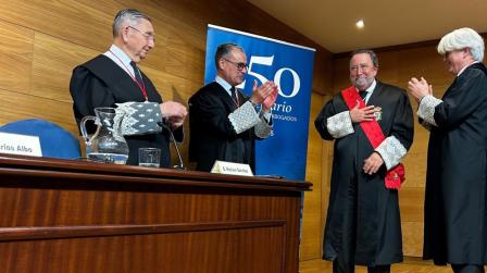 Entrega gran cruz al mérito