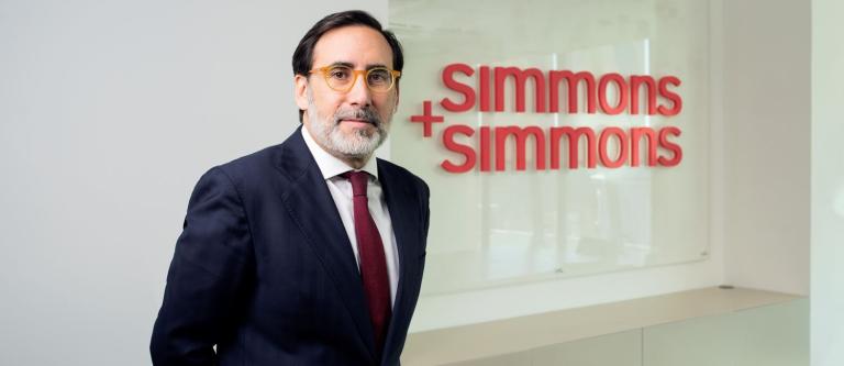 Simmons_Simmons_Eduardo_Peñacoba