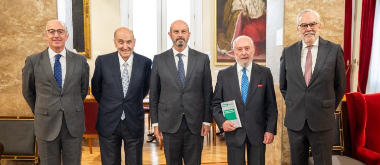 De izq a der_Javier Tello, Miquel Roca Junyent, Pedro Rollán, Manuel Aragón, y Juan Pujol_img