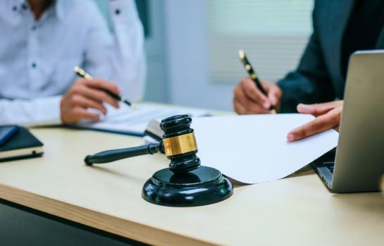 Reducción a dos años