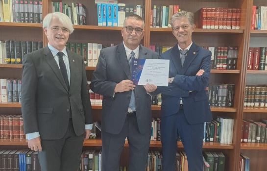 SALVADOR GONZÁLEZ ABOGADO HOMENAJEADO Y CARLOS ENRIQUE VIÑA