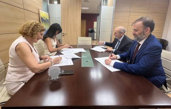 Firma de María Ángeles Ugalde y Laura Aradilla_img