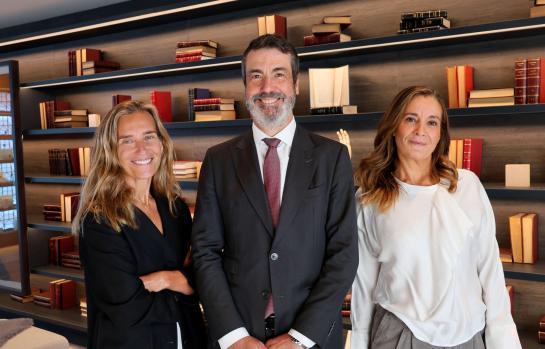 foto Carlos Rodríguez, Cristina Camarero y Teresa Valdelomar_img