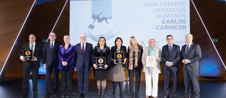 Foto grupo premiados y autoridades Premios Carlos Carnicer_img