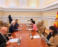 2-SALVADOR GONZÁLEZ VISITA A ELMA SAIZ