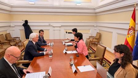 2-SALVADOR GONZÁLEZ VISITA A ELMA SAIZ