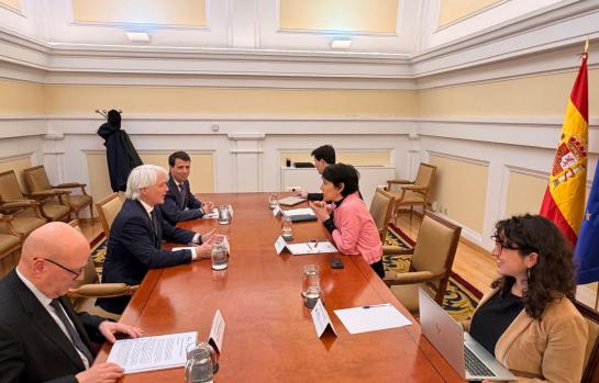 2-SALVADOR GONZÁLEZ VISITA A ELMA SAIZ