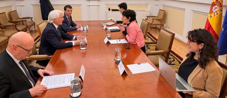 2-SALVADOR GONZÁLEZ VISITA A ELMA SAIZ