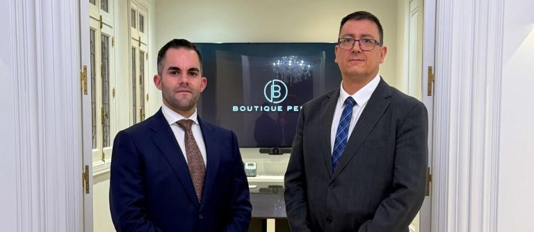 Alejandro Seoane Pedreira (izda) y Isidoro Blanco Cordero en la oficina de BP – Boutique Penal_img