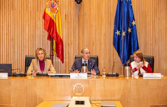 Isabel Winkels, Eugenio Ribón y Amelia Valcárcel en la sesión inaugural de la XIII Cumbre de Mujeres Juristas_img