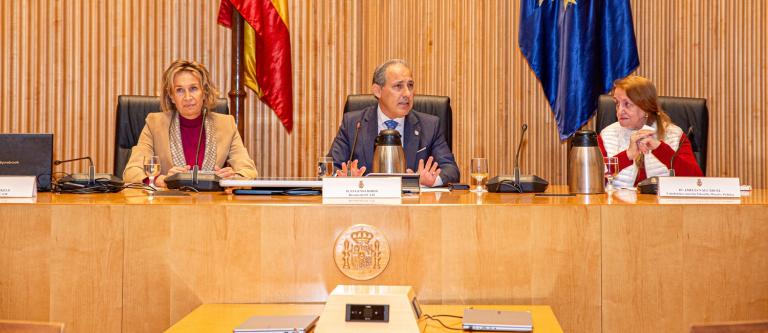 Isabel Winkels, Eugenio Ribón y Amelia Valcárcel en la sesión inaugural de la XIII Cumbre de Mujeres Juristas_img