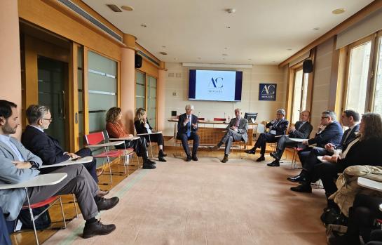 SALVADOR GONZÁLEZ CON EX DECANOS Y COLEGIADOS DE CANTABRIA_img