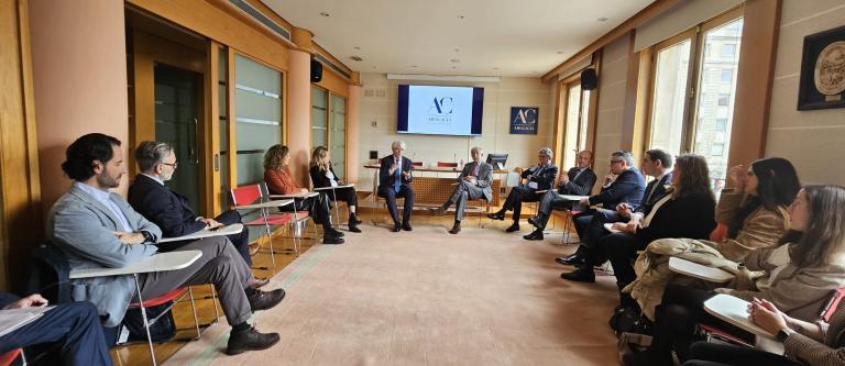 SALVADOR GONZÁLEZ CON EX DECANOS Y COLEGIADOS DE CANTABRIA_img