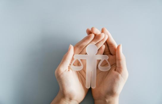 Hand,Holding,Ethical,Model,,Business,Ethics,And,Corporate,Compliance,Concept