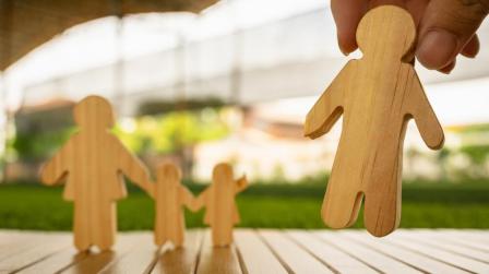 Prohibido acercarse a su hijo por impago de pensión y el interés del menor_img