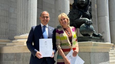 Eugeni Ribón e Isabel Winkels presentan una iniciativa en el Congreso de los Diputados