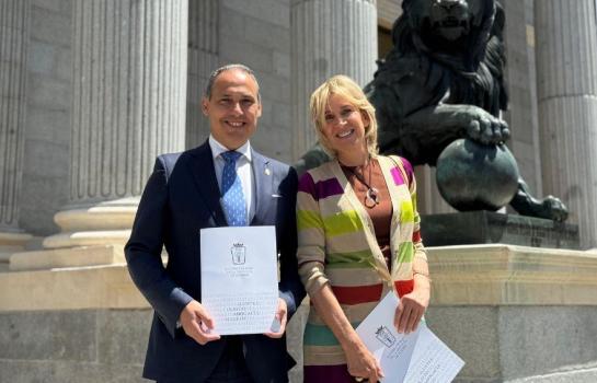 Eugeni Ribón e Isabel Winkels presentan una iniciativa en el Congreso de los Diputados