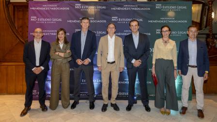 Evento BCN – David Núñez (Menéndez), Nuria Vilà i Villaronga (Menéndez), Lucas Osorio (MO), Carlos Menéndez (Menéndez), Pablo Mayor (MO), Isabel Caro-Patón (Menéndez) y Jordi Arteaga (Menéndez)_img