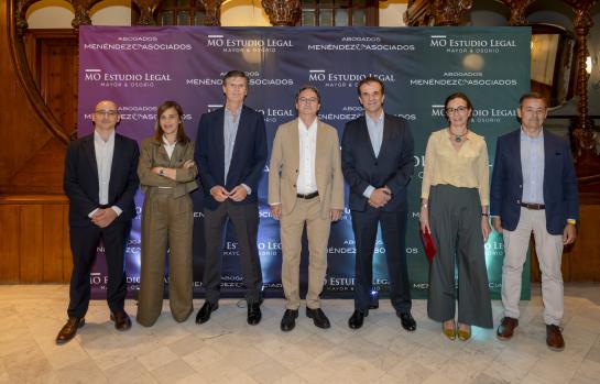 Evento BCN – David Núñez (Menéndez), Nuria Vilà i Villaronga (Menéndez), Lucas Osorio (MO), Carlos Menéndez (Menéndez), Pablo Mayor (MO), Isabel Caro-Patón (Menéndez) y Jordi Arteaga (Menéndez)_img