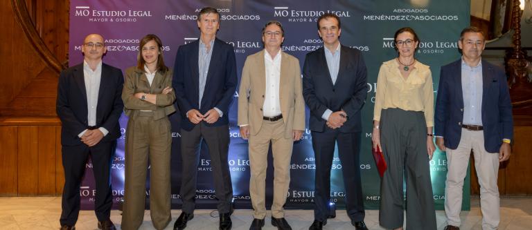 Evento BCN – David Núñez (Menéndez), Nuria Vilà i Villaronga (Menéndez), Lucas Osorio (MO), Carlos Menéndez (Menéndez), Pablo Mayor (MO), Isabel Caro-Patón (Menéndez) y Jordi Arteaga (Menéndez)_img